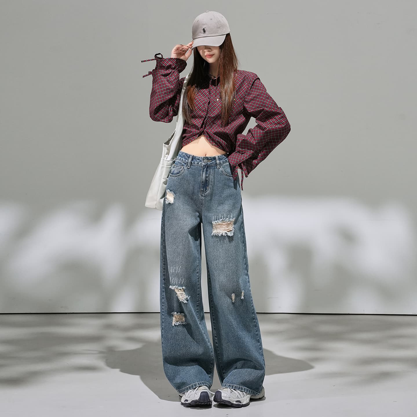 작은 키 레트로 블루 일반 찢어진 부분 청바지 여성 2026 봄 새로운 하이웨이스트 슬림해 보이는 스트레이트 와이드 레그 팬츠 이미지 3