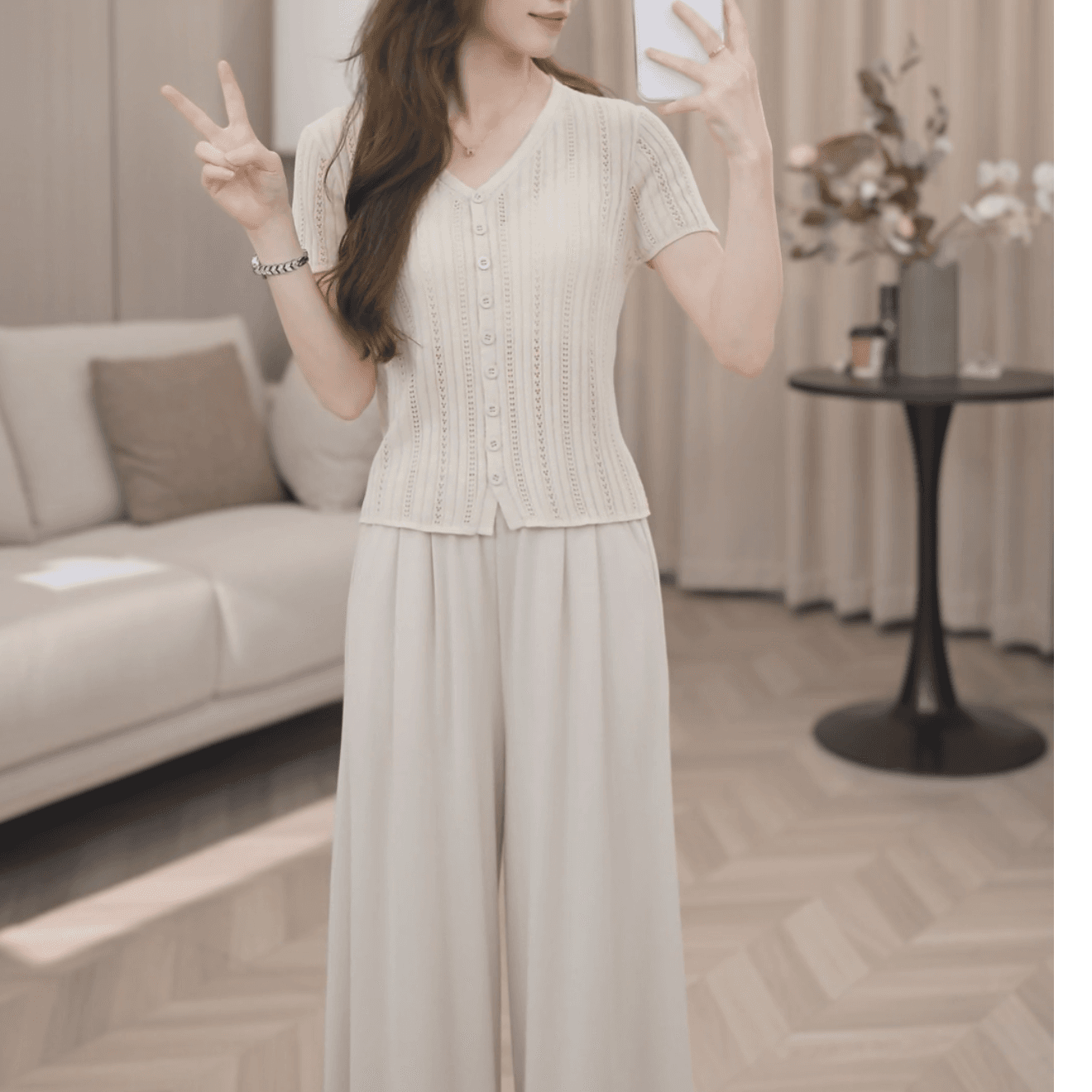 고급 센스 홀로우 아웃 V넥 반팔 얼음 실크 니트 오픈 가디건 여성 2026 여름 얇은 스타일 다용도 미니멀리즘 쇼트 스타일 맨위 이미지 5