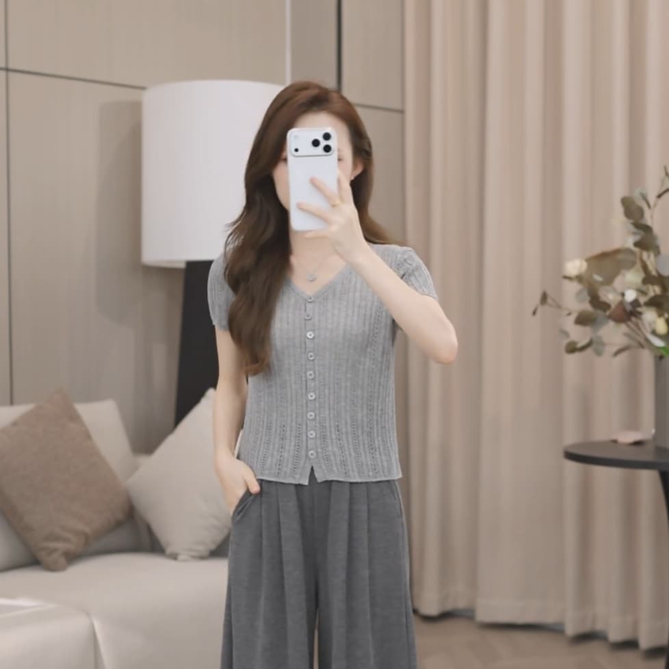 고급 센스 홀로우 아웃 V넥 반팔 얼음 실크 니트 오픈 가디건 여성 2026 여름 얇은 스타일 다용도 미니멀리즘 쇼트 스타일 맨위 상세 이미지 4