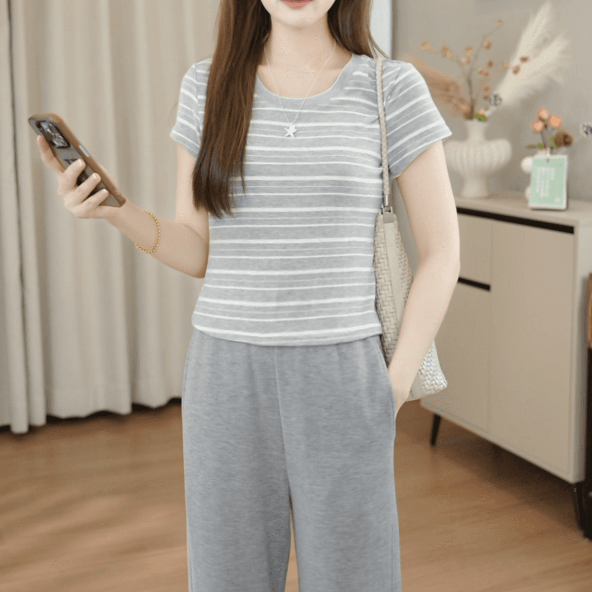 작은 키 스트라이프 반팔 여성 여름 2026 새로운 품격 슬림해 보이는 다용도 라운드 넥 몸매 가꾸기 티셔츠 맨위 상세 이미지 2