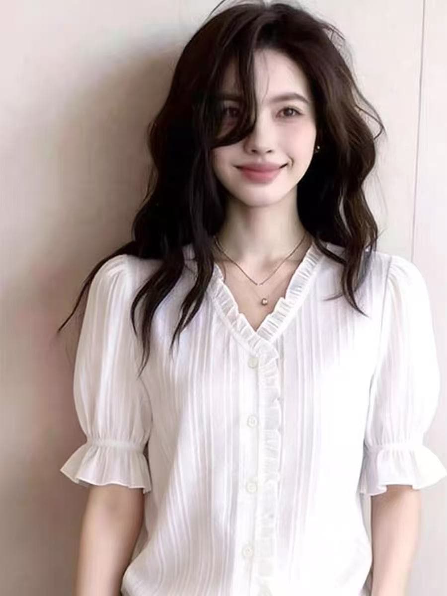 화이트 색온도 부드러운 바람 고급 패션 착용 가져 가라. 편안함 캐주얼 디스플레이 화이트 슬림해 보이는 반팔 맨위 2026 봄 새로운 여성 이미지 2