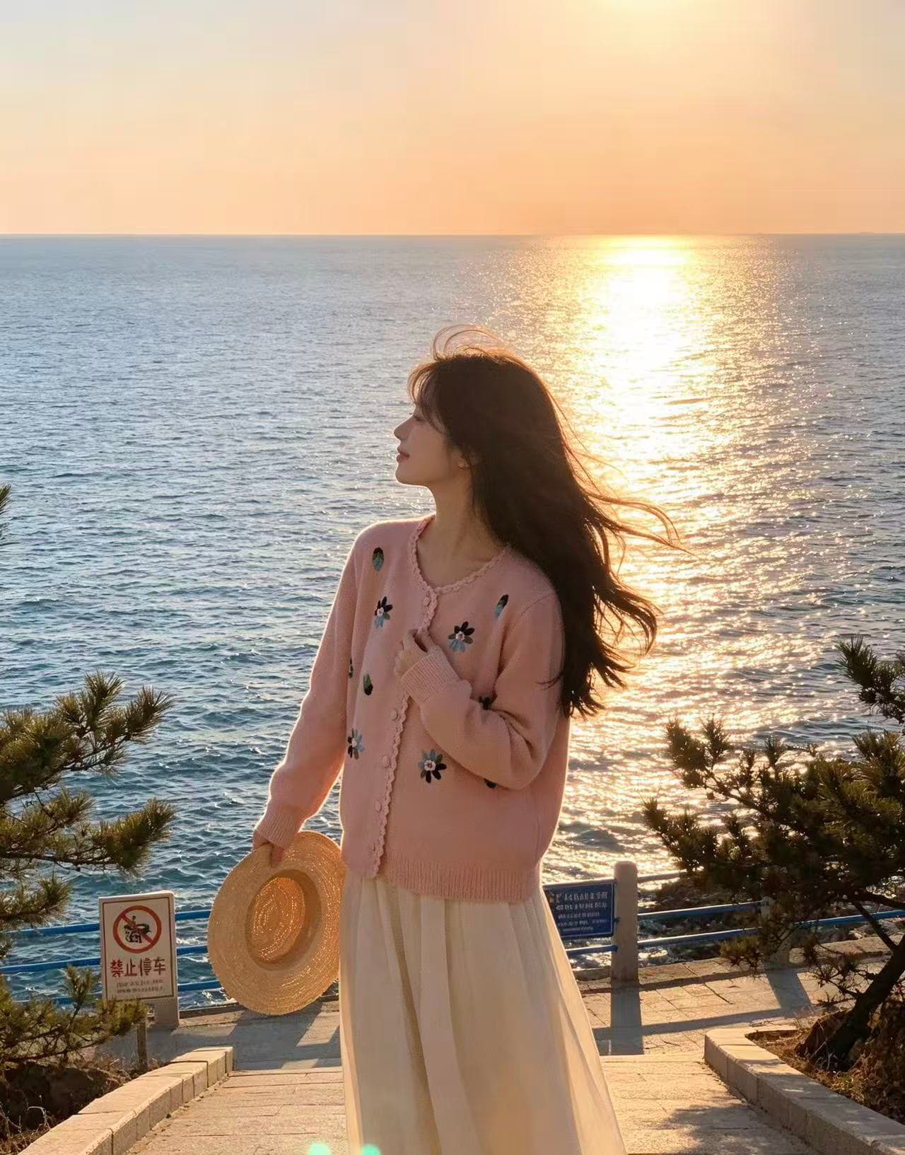 아름다운 수수께끼 보여주기 파란색 나비 자수 스웨터 오픈 가디건 여성 2025 겨울 새로운 양털 플리스 수공 자수 니트 이미지 2