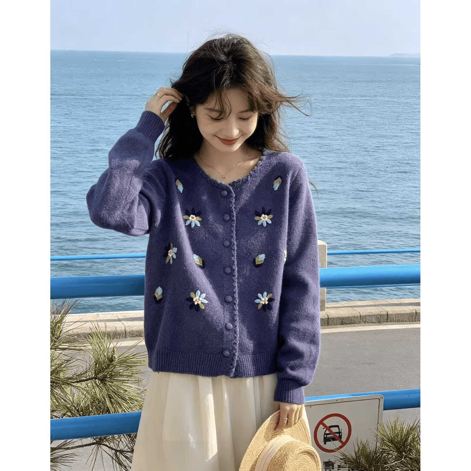 아름다운 수수께끼 보여주기 파란색 나비 자수 스웨터 오픈 가디건 여성 2025 겨울 새로운 양털 플리스 수공 자수 니트 이미지 5