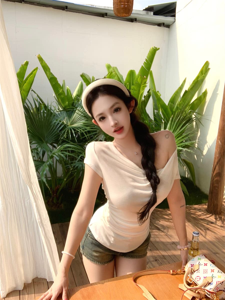 실사 정가 디자인 센스 매듭 비스듬한 어깨 핀치 Pleat 허리 수축 슬림해 보이는 티셔츠 맨위 상세 이미지 6