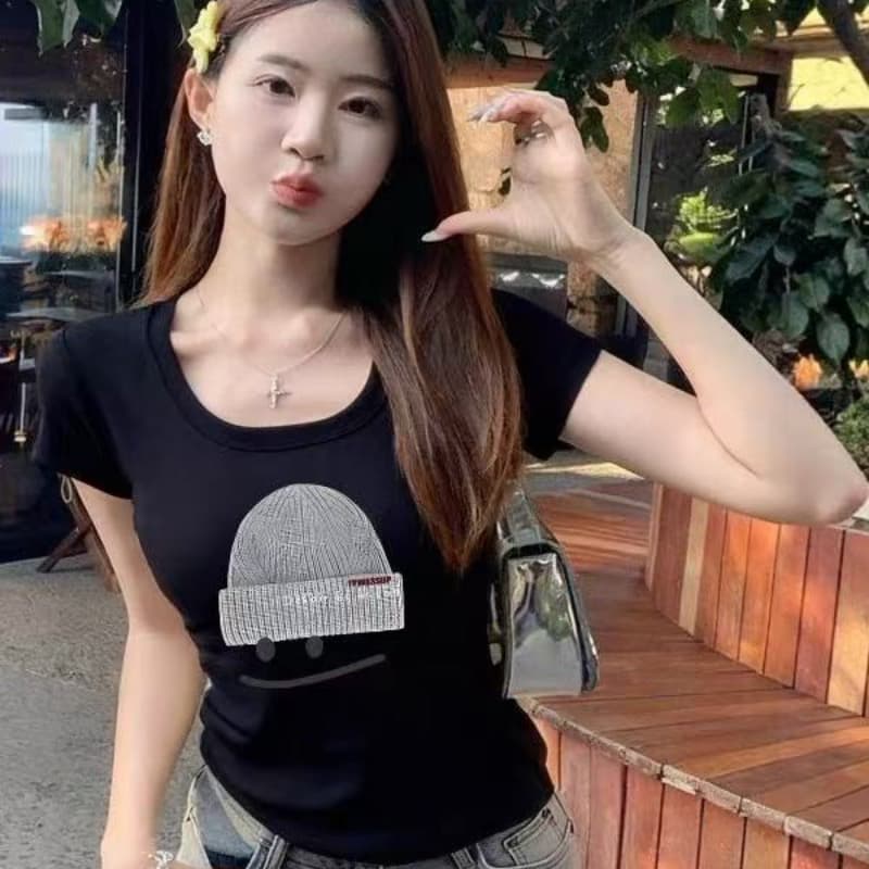 유럽 상품 만화 프린트 u 칼라 긍정적 인 어깨 반팔 티셔츠 여성 여름 몸매 가꾸기 슬림해 보이는 작은 키 쇼트 스타일 대