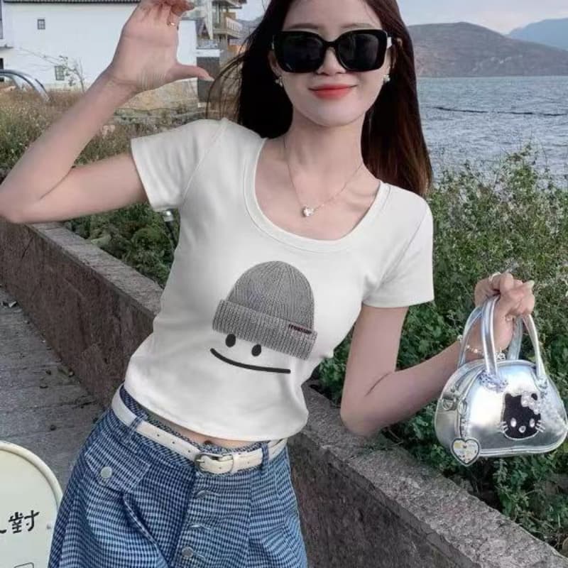 유럽 상품 만화 프린트 u 칼라 긍정적 인 어깨 반팔 티셔츠 여성 여름 몸매 가꾸기 슬림해 보이는 작은 키 쇼트 스타일 대 이미지 3
