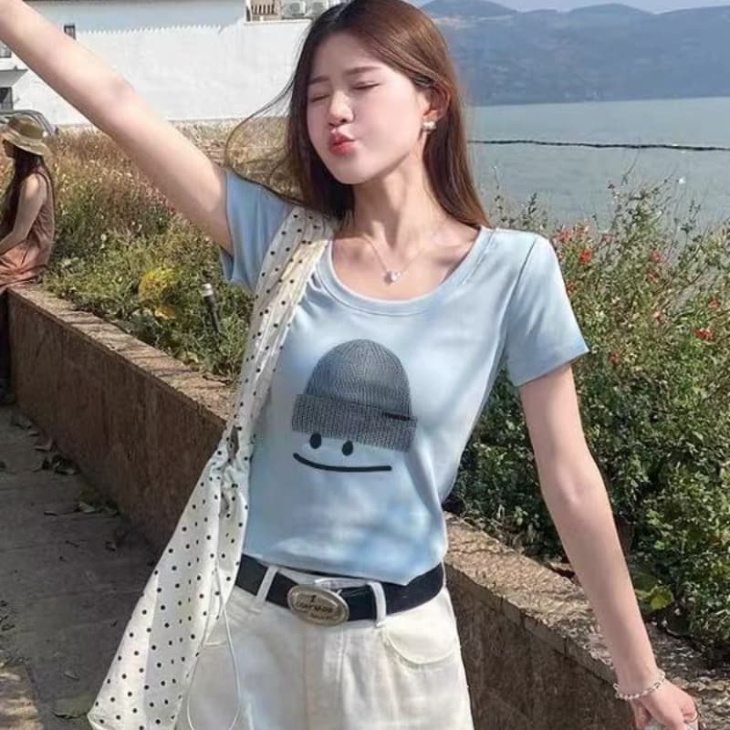 유럽 상품 만화 프린트 u 칼라 긍정적 인 어깨 반팔 티셔츠 여성 여름 몸매 가꾸기 슬림해 보이는 작은 키 쇼트 스타일 대 이미지 4