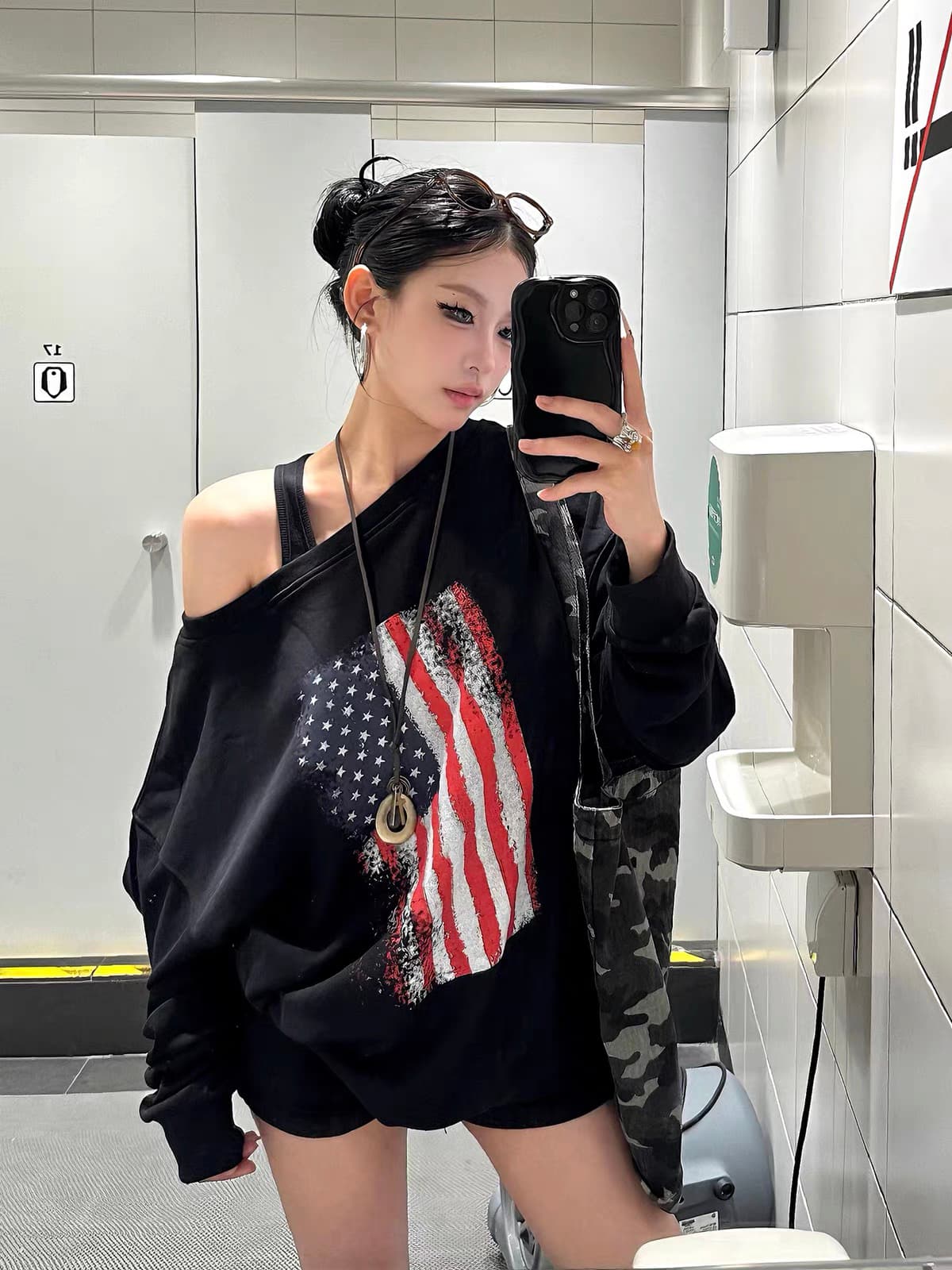 아메리칸 레트로 배너 프린트 비스듬한 어깨 긴팔 후드티 이른 가을 루즈핏 핫걸 슬림해 보이는 캐주얼 맨위 여성