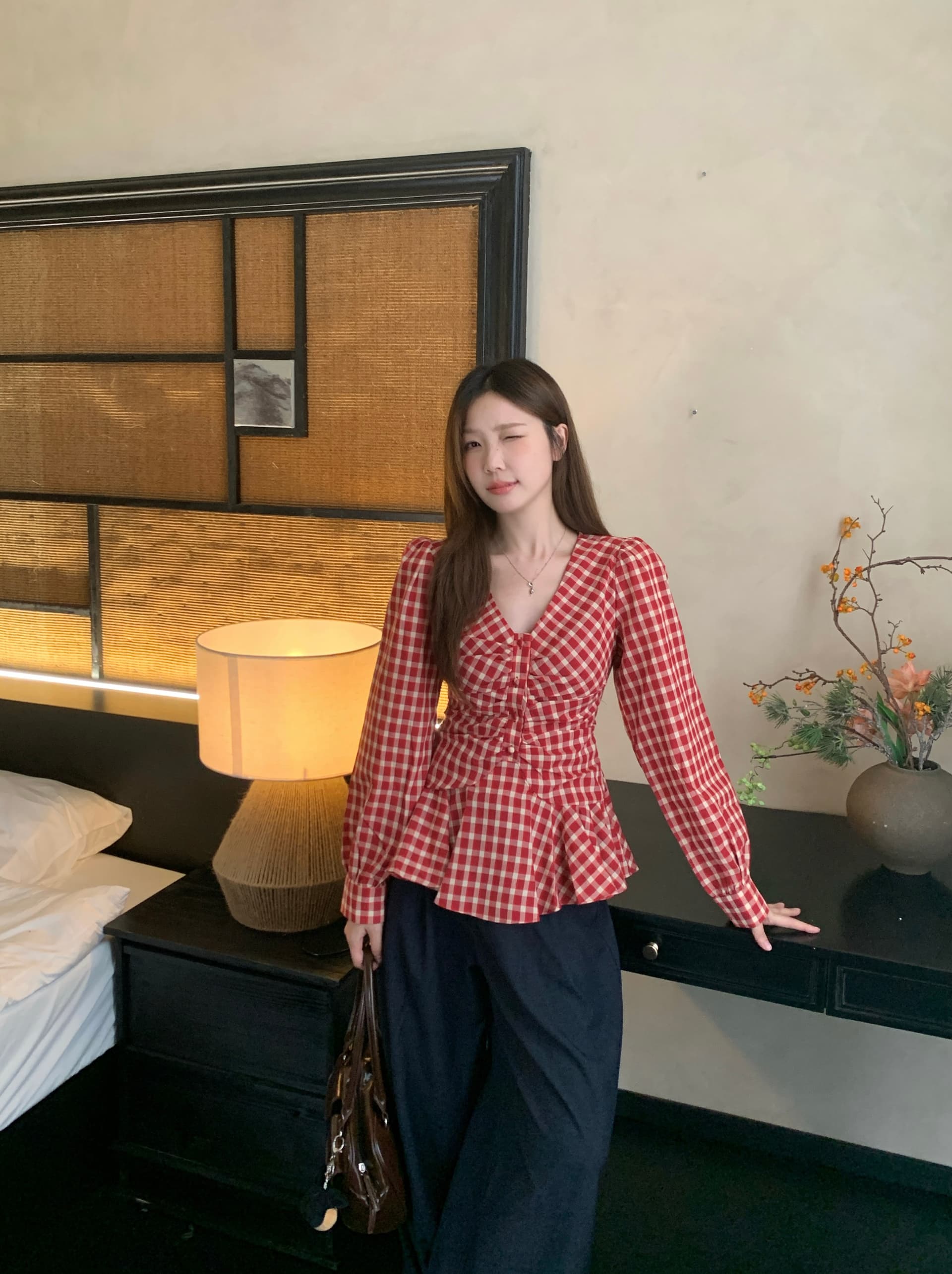 실사 빅 사이즈 지방 mm 봄 새로운 프랑스식 레트로 체크무늬 V넥 긴팔 셔츠 주름 허리 수축 슬림해 보이는 맨위 상세 이미지 3