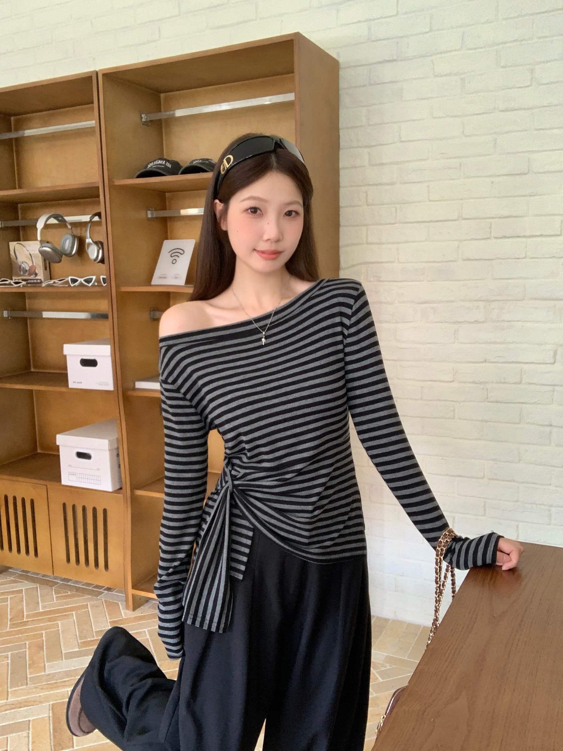 실사 빅 사이즈 가을 새로운 한 부서 스트라이프 불규칙 트임 비스듬한 어깨 긴팔 티셔츠 허리 수축 슬림해 보이는 맨위 이미지 4