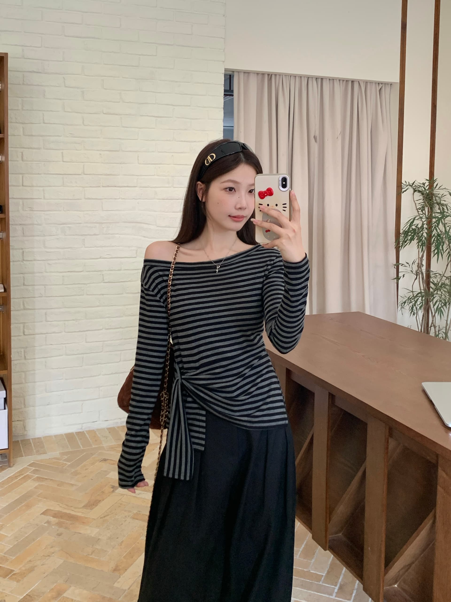 실사 빅 사이즈 가을 새로운 한 부서 스트라이프 불규칙 트임 비스듬한 어깨 긴팔 티셔츠 허리 수축 슬림해 보이는 맨위 상세 이미지 8