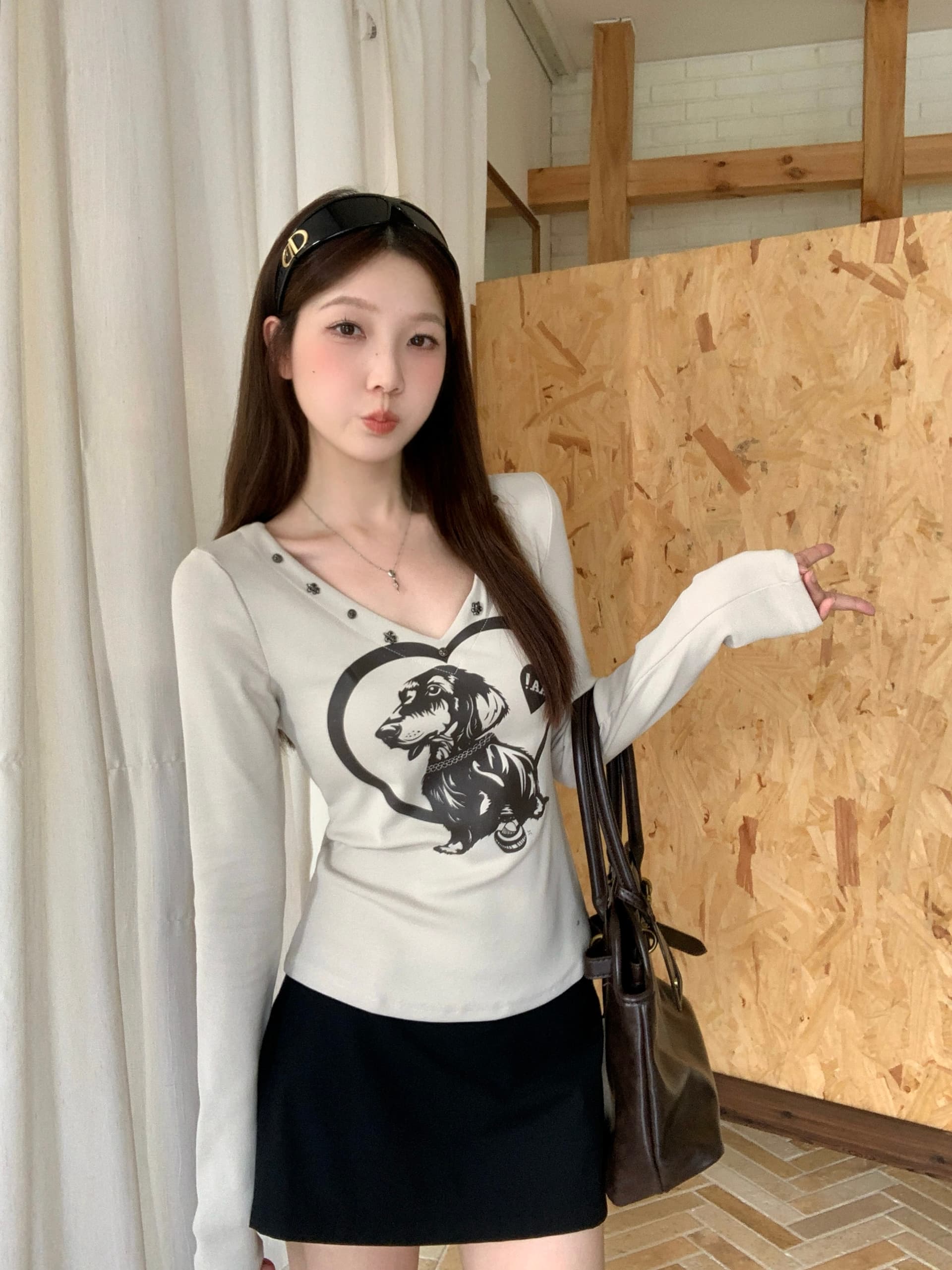 실사 빅 사이즈 통통한 여동생 가을 새로운 아메리칸 레트로 V넥 프린트 긴팔 티셔츠 핫걸 바람 기본 셔츠 이미지 4