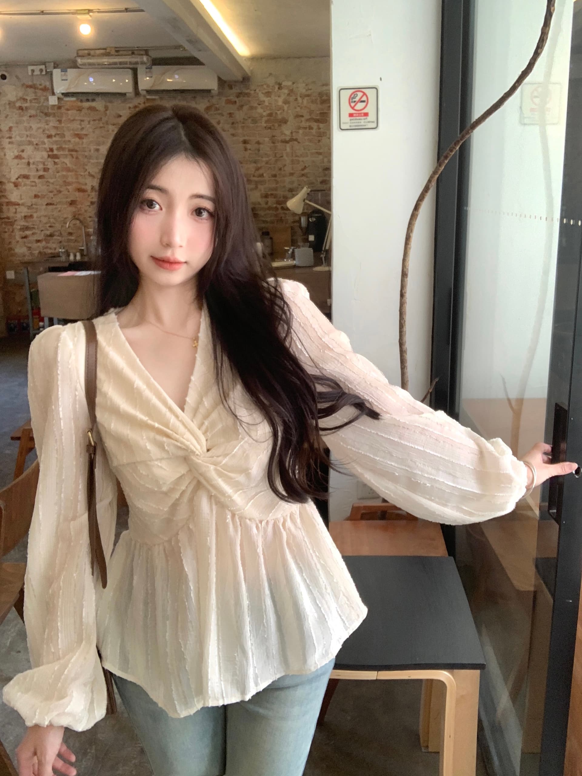 실사 빅 사이즈 여성 의류 프랑스식 부드러운 바람 비틀림 셔츠 표지 배 슬림해 보이는 벌룬 소매 뒤로 명중 가져 가라. 맨위 이미지 3