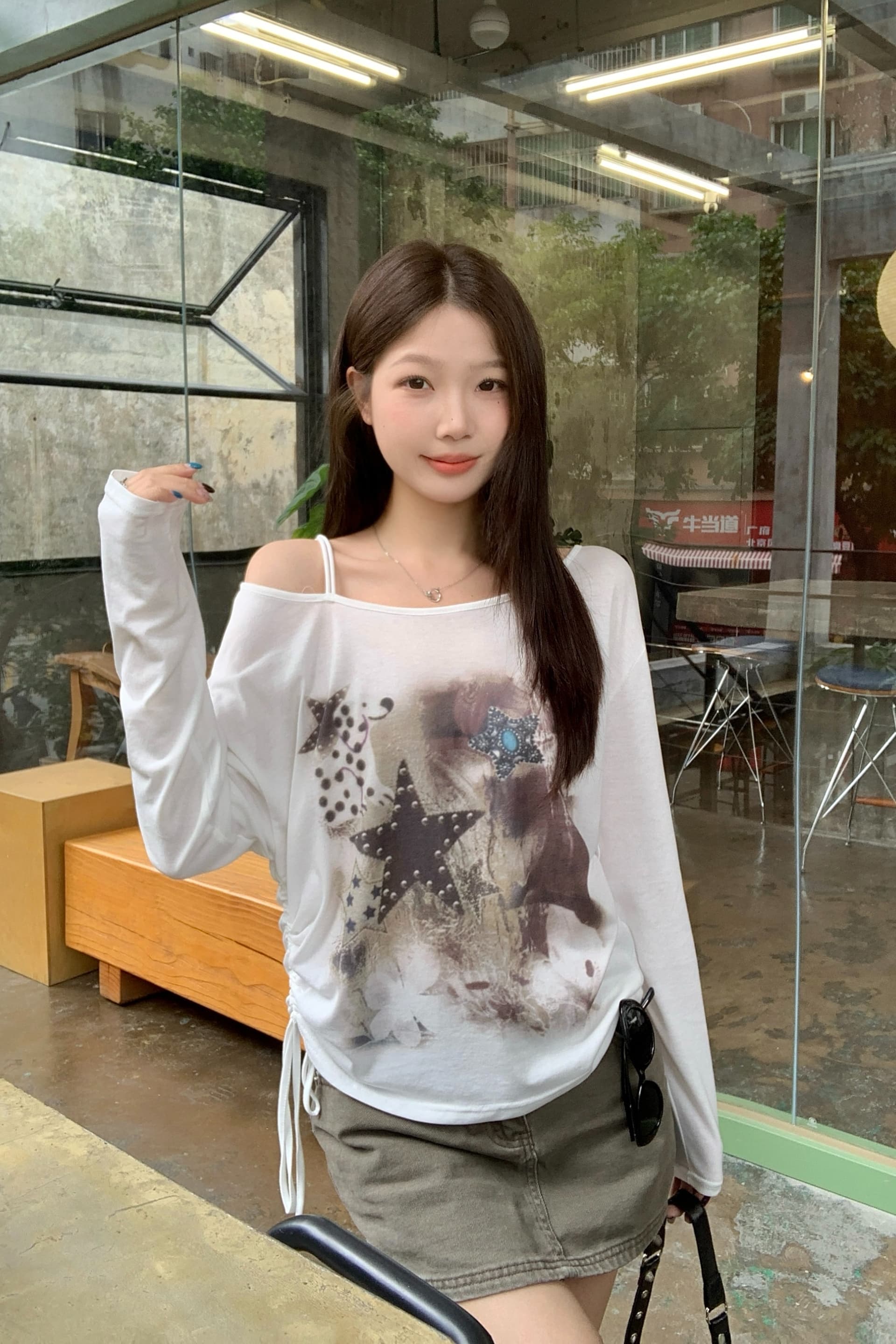 실사 빅 사이즈 여름 새로운 느슨함 센스 오프숄더 프린트 티셔츠 비스듬한 어깨 다용도 루즈핏 태양 보호 셔츠 이미지 6