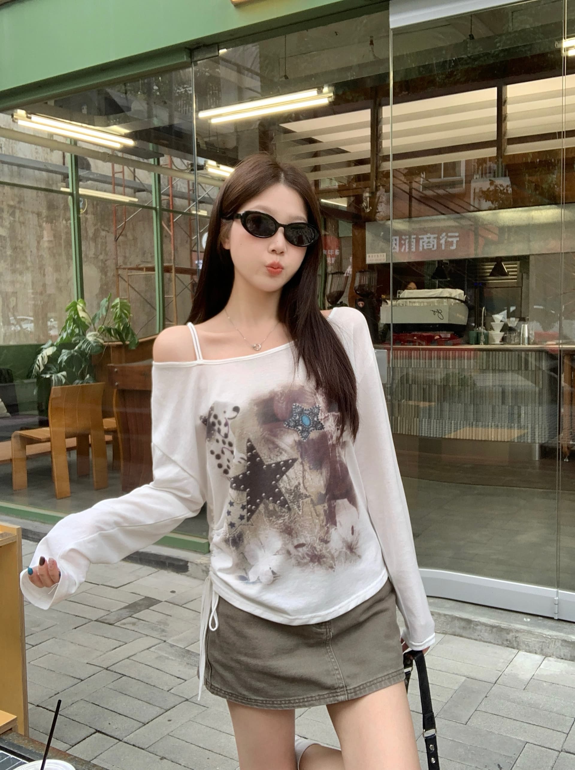 실사 빅 사이즈 여름 새로운 느슨함 센스 오프숄더 프린트 티셔츠 비스듬한 어깨 다용도 루즈핏 태양 보호 셔츠 상세 이미지 7