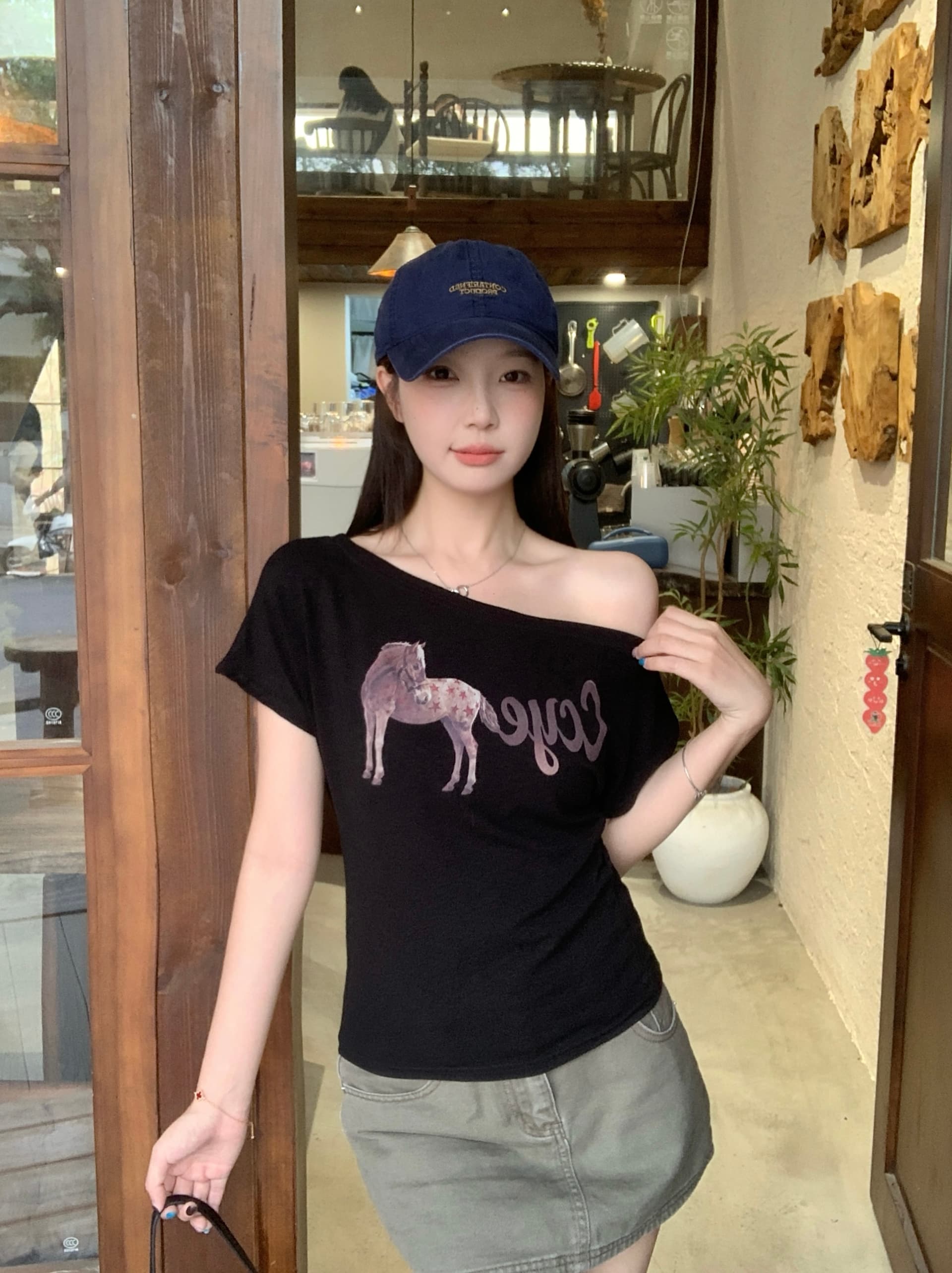 실사 빅 사이즈 지방 mm 여름 새로운 아메리칸 레트로 비스듬한 어깨 반팔 작은 말 프린트 몸매 가꾸기 슬림해 보이는 오프숄더 티셔츠 이미지 2