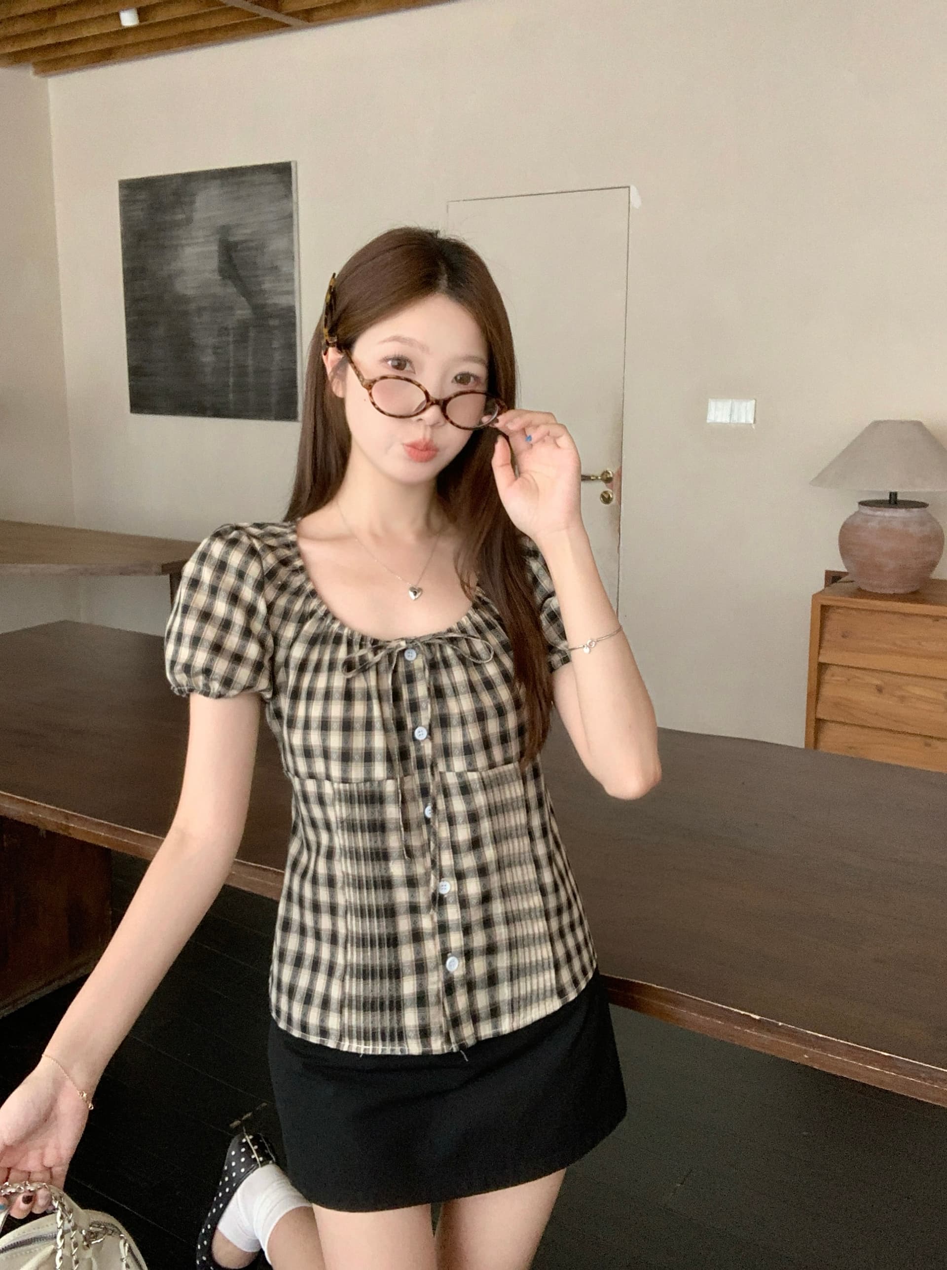 실사 빅 사이즈 여름 새로운 한 부서 레트로 체크무늬 주름 V넥 Chic 반팔 허리 수축 스트랩 달콤한 매운맛 셔츠 상세 이미지 5