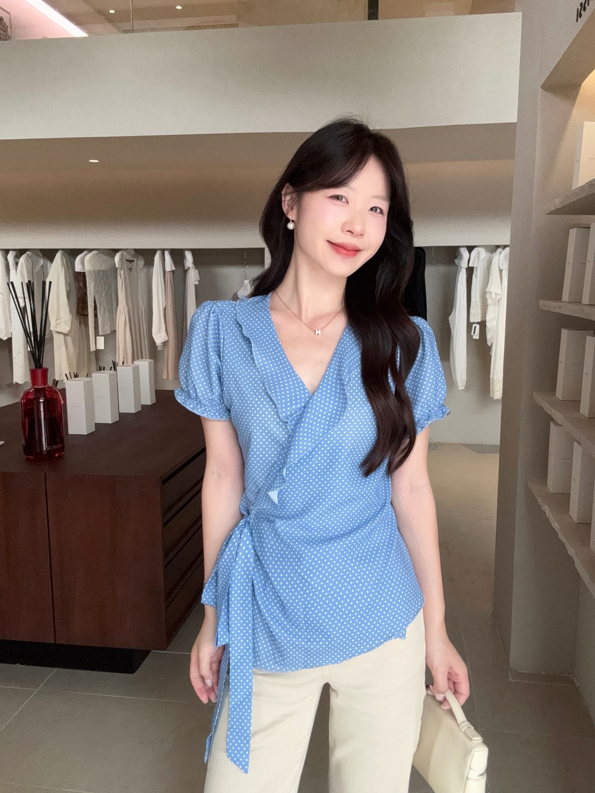 실사 빅 사이즈 한 부서 디자인 센스 V넥 도트 무늬 셔츠 여름 스트랩 허리 수축 슬림해 보이는 부드러운 연령 감소 맨위 상세 이미지 2