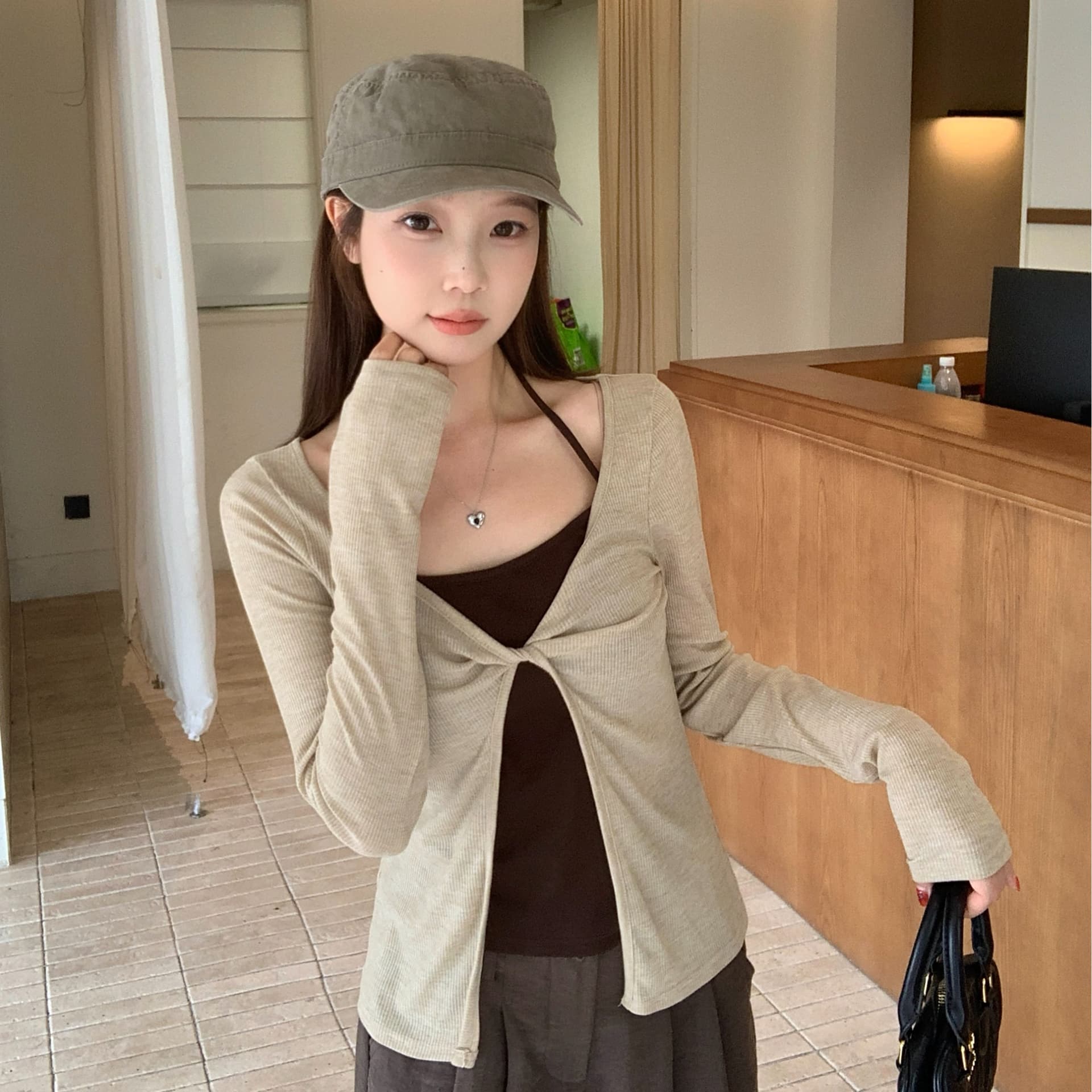 실사 빅 사이즈 가을 새로운 한 부서 느긋한 바람 행침 목 캐미솔 몸매 가꾸기 슬림해 보이는 비틀림 맨위 세트 이미지 5