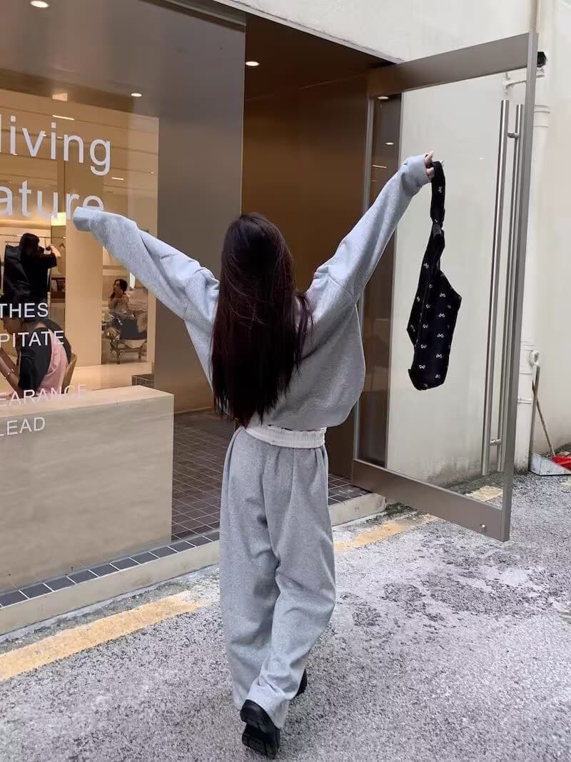 이른 가을 세트 여성 루즈핏 프린트 긴팔 비스듬한 어깨 후드티 펌프 로프 와이드 레그 팬츠 패션 캐주얼 운동 바람 투피스 세트 상세 이미지 11