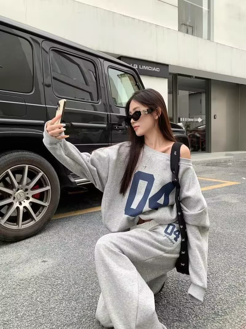 이른 가을 세트 여성 루즈핏 프린트 긴팔 비스듬한 어깨 후드티 펌프 로프 와이드 레그 팬츠 패션 캐주얼 운동 바람 투피스 세트 상세 이미지 22