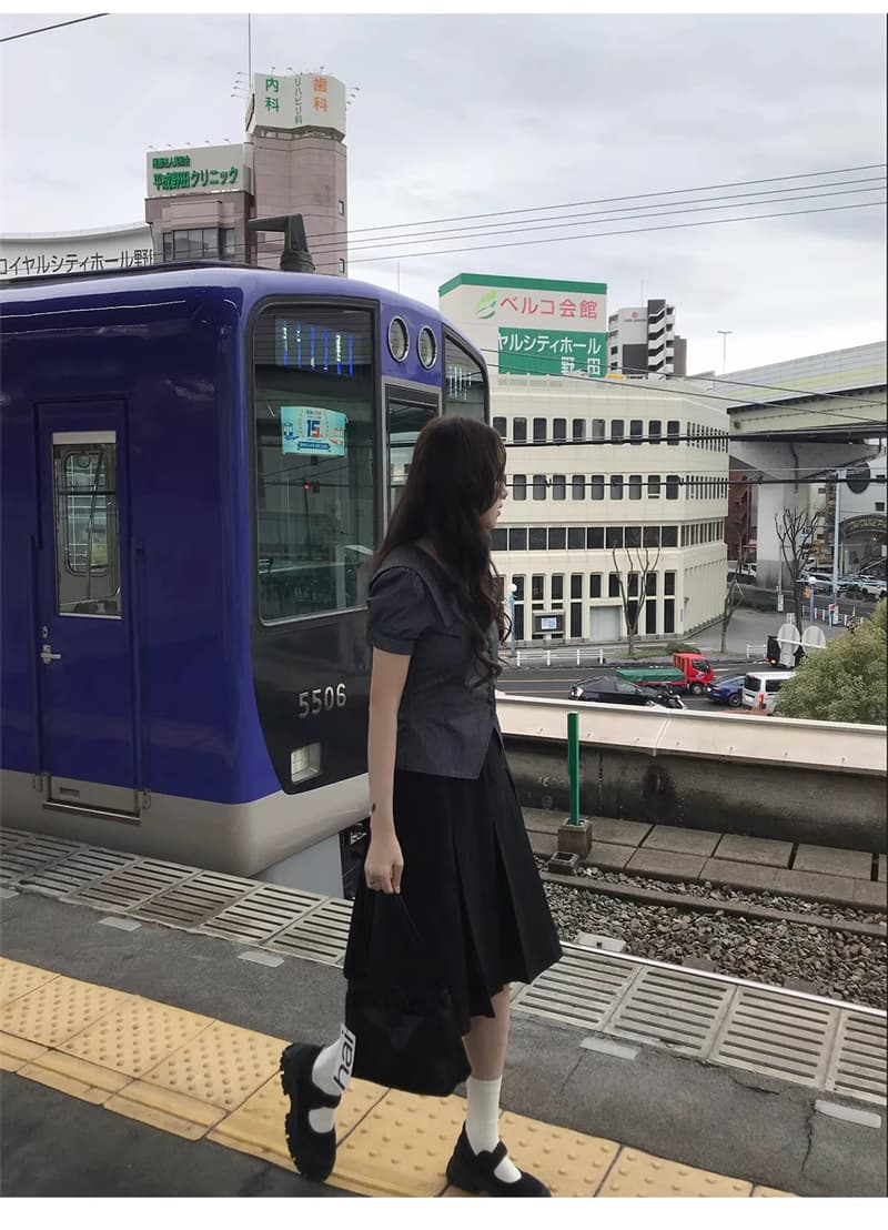 흑백 줄무늬 폴로 칼라 V넥 허리 수축 레트로 여성 셔츠 여름 디자인 센스 거품 소매 작은 대중 맨위 상세 이미지 6