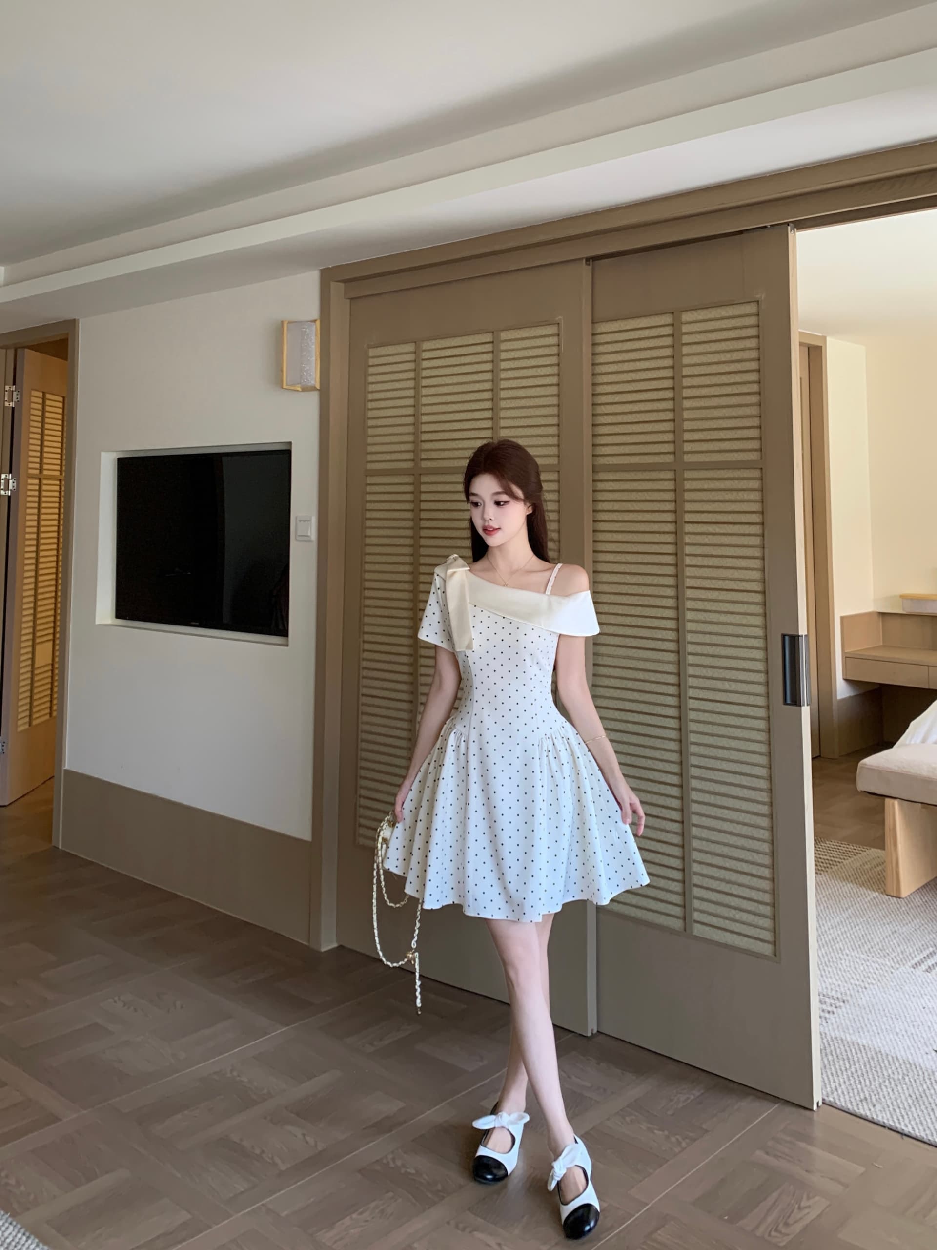 실사 빅 사이즈 여성 의류 여름 프랑스식 miu 부서 천 금빛 바람 도트 무늬 비스듬한 칼라 오프숄더 허리 수축 슬림해 보이는 드레스 상세 이미지 9