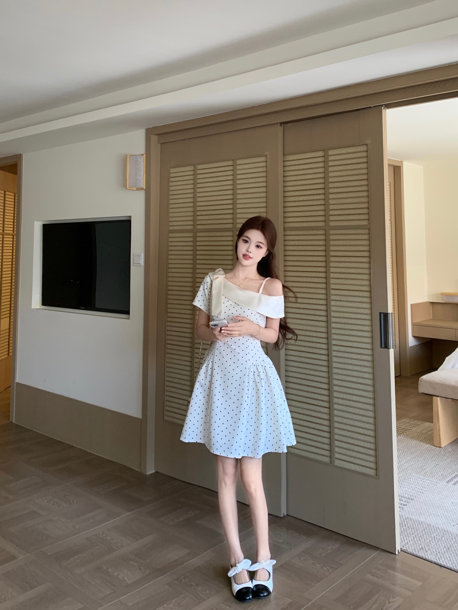 실사 빅 사이즈 여성 의류 여름 프랑스식 miu 부서 천 금빛 바람 도트 무늬 비스듬한 칼라 오프숄더 허리 수축 슬림해 보이는 드레스 상세 이미지 11