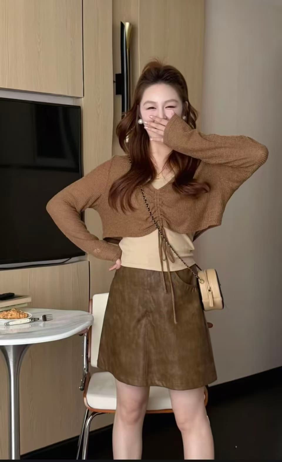 패션 느긋한 섹시함 슬립 여성 미니멀리즘 긴팔 블라우스 2026 봄 가을 새로운 하이웨이스트 반신 가죽 스커트 3종 세트 상세 이미지 8
