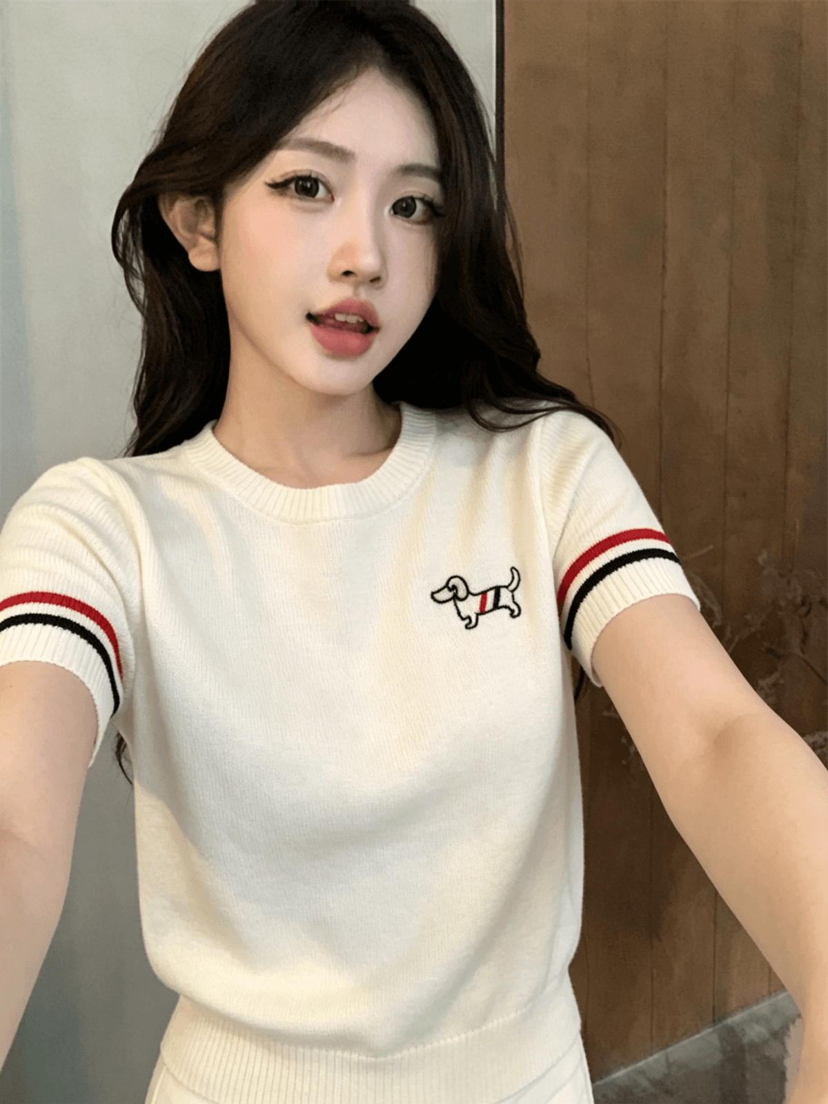실사 정가 2026 새로운 자수 라운드 넥 니트 몸매 가꾸기 반팔 미니멀리즘 학원 캐주얼 바람 상세 이미지 2