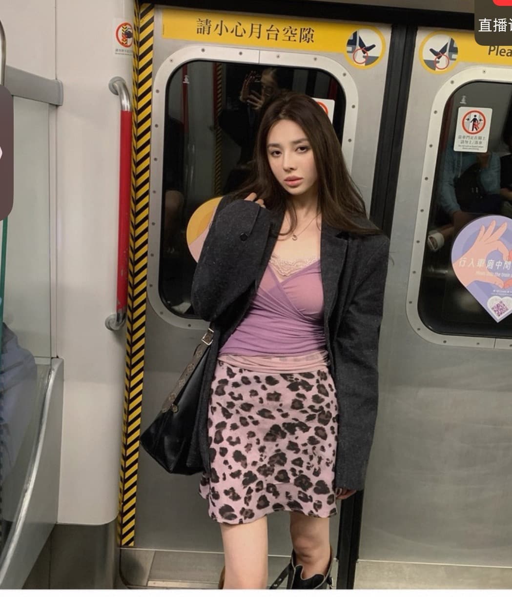 nanabynana 루오 수 있습니다. 연인 순수한 욕망 배색 페이크 레이어드 레이스 캐미솔 어깨끈 수 있습니다. 조정 상세 이미지 1