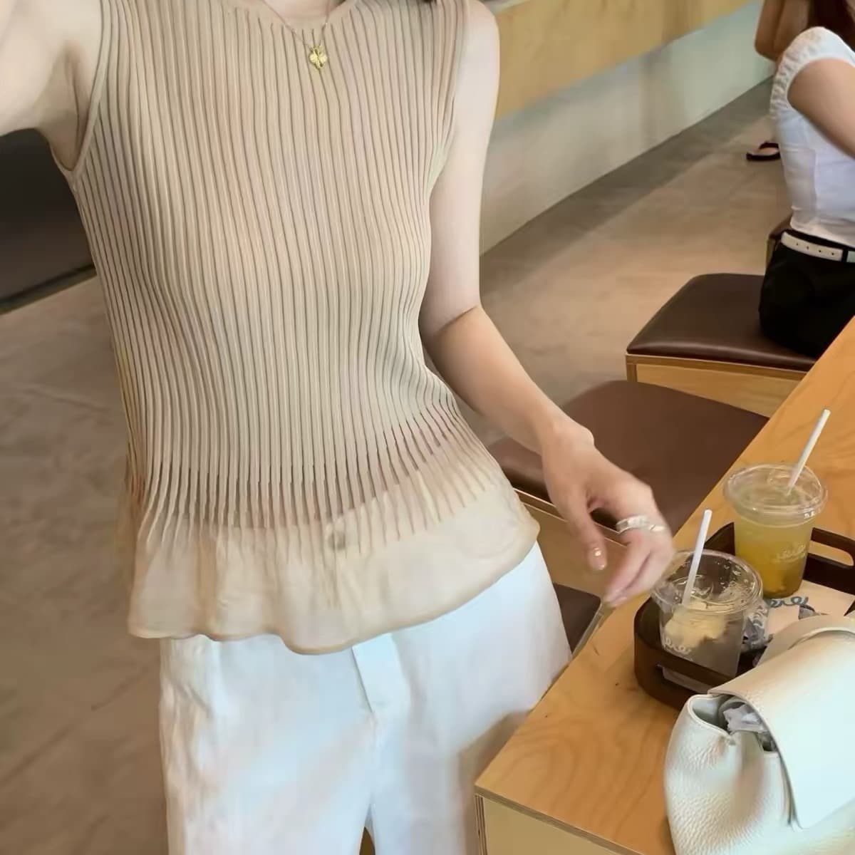 첸 돈 수 있습니다. ss 디자인 센스 구덩이 기사 패치워크 니트 조끼 2026 여성 여름 배색 페이크 레이어드 민소매 맨위 상세 이미지 4