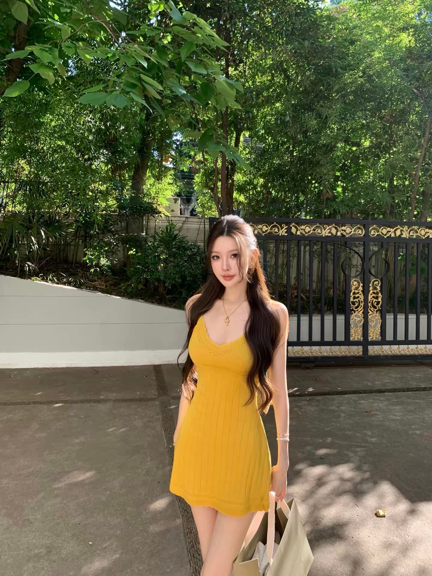 fbblimit 黛 웨스트 미스 순수한 욕망 분위기 몸매 가꾸기 쇼트 스타일 홀로우 아웃 자수 V넥 드레스 이미지 2