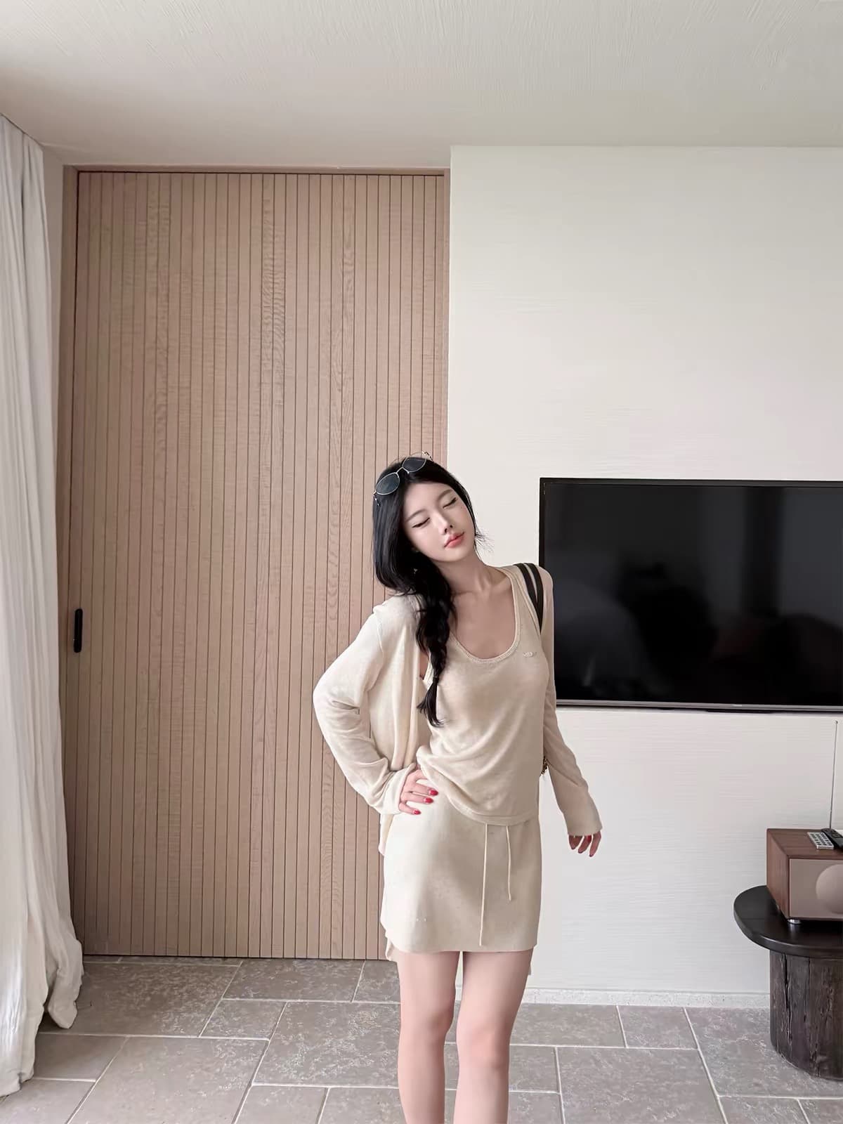 laareetoo 라이 경기 서울 아마 삼색 모직물 세트 여성 여름 니트 오픈 가디건 조끼 반 스커트 3종 세트 상세 이미지 3