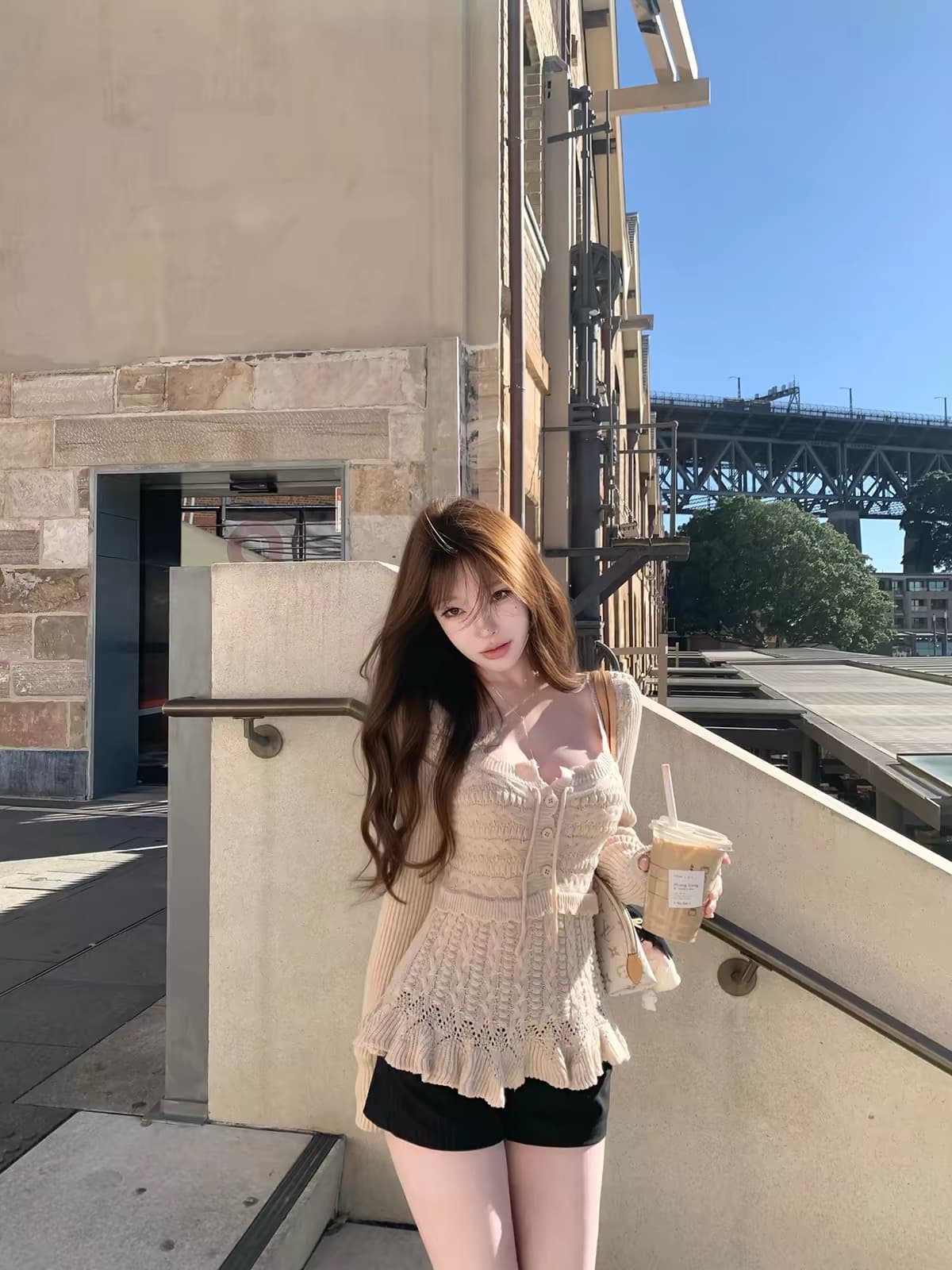 suuuicee 니켈 예 손 편지 이중층 니트 질감 패치워크 순수한 욕망 부서 벨트 측면 칼라 트위스트 꽃 풀오버 상세 이미지 1