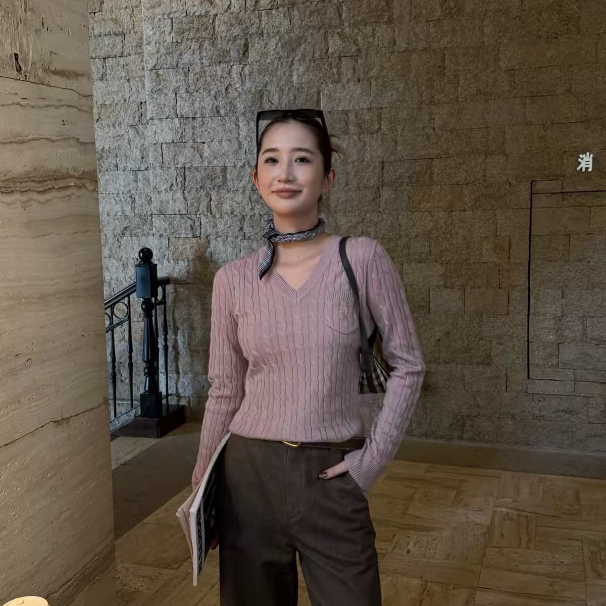 oni 유럽 니켈 가을 켜기 새로운 트위스트 꽃 막대기 가방 V넥 자수 맨위 작은 셔츠 6837 이미지 5