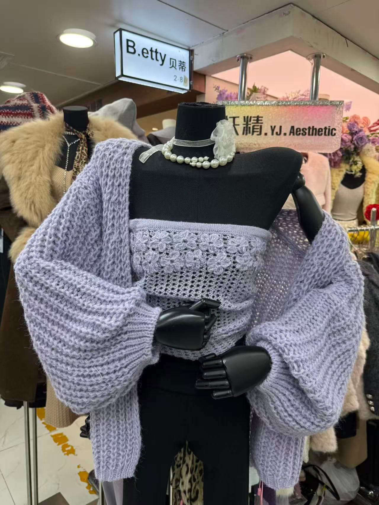 한 부서 부드러운 바람 자수 튜브탑 두꺼운 선 홀로우 아웃 오픈 가디건 스웨터 두 조각 여성 세트 벌룬 소매 니트 재킷 상세 이미지 5