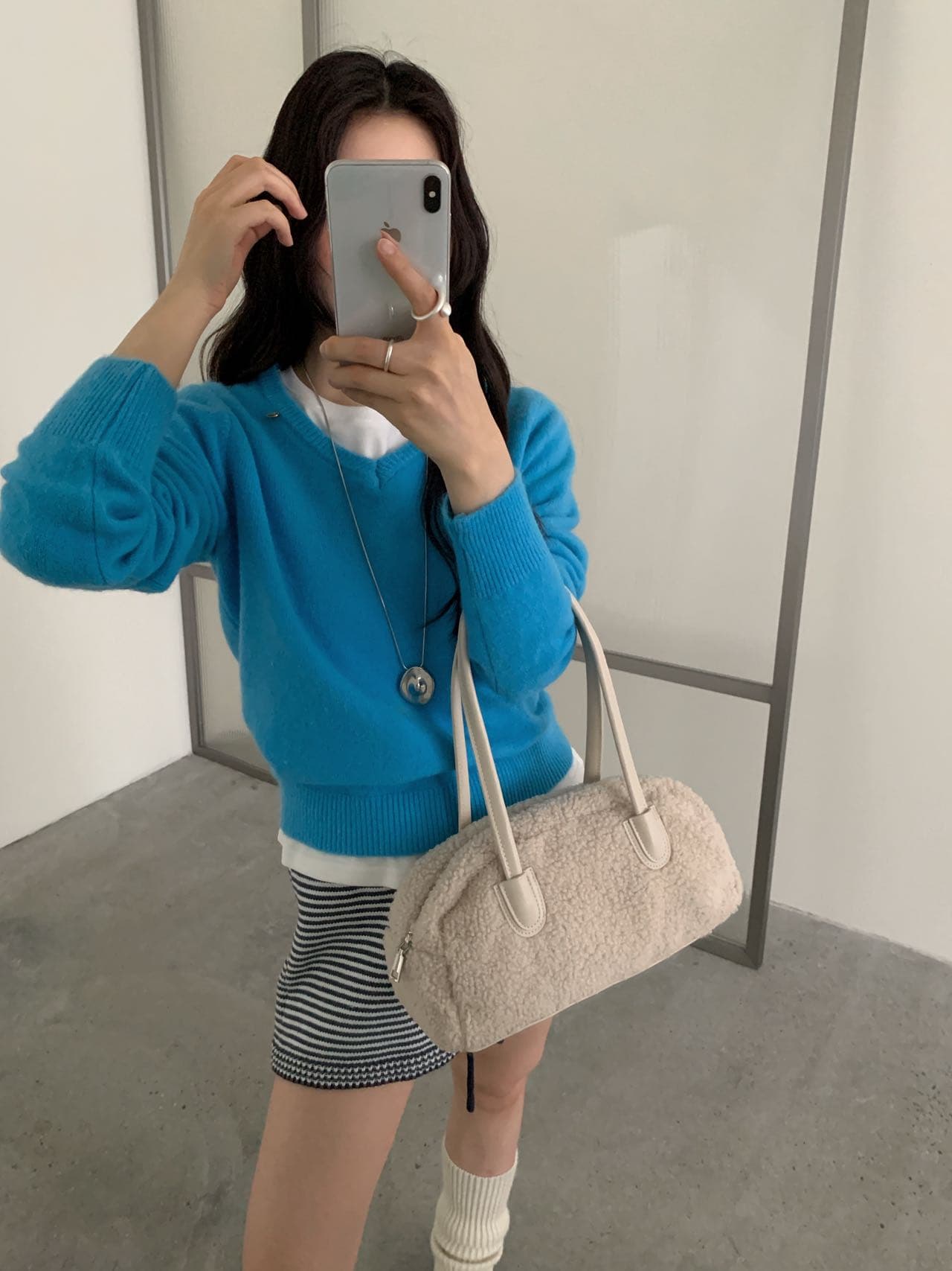 실사 한 부서 단색 V넥 쇼트 스타일 니트 스웨터 여자 부드러운 찹쌀 프로 피부 루즈핏 슬림해 보이는 가을 겨울 만나는 맨위 상세 이미지 6