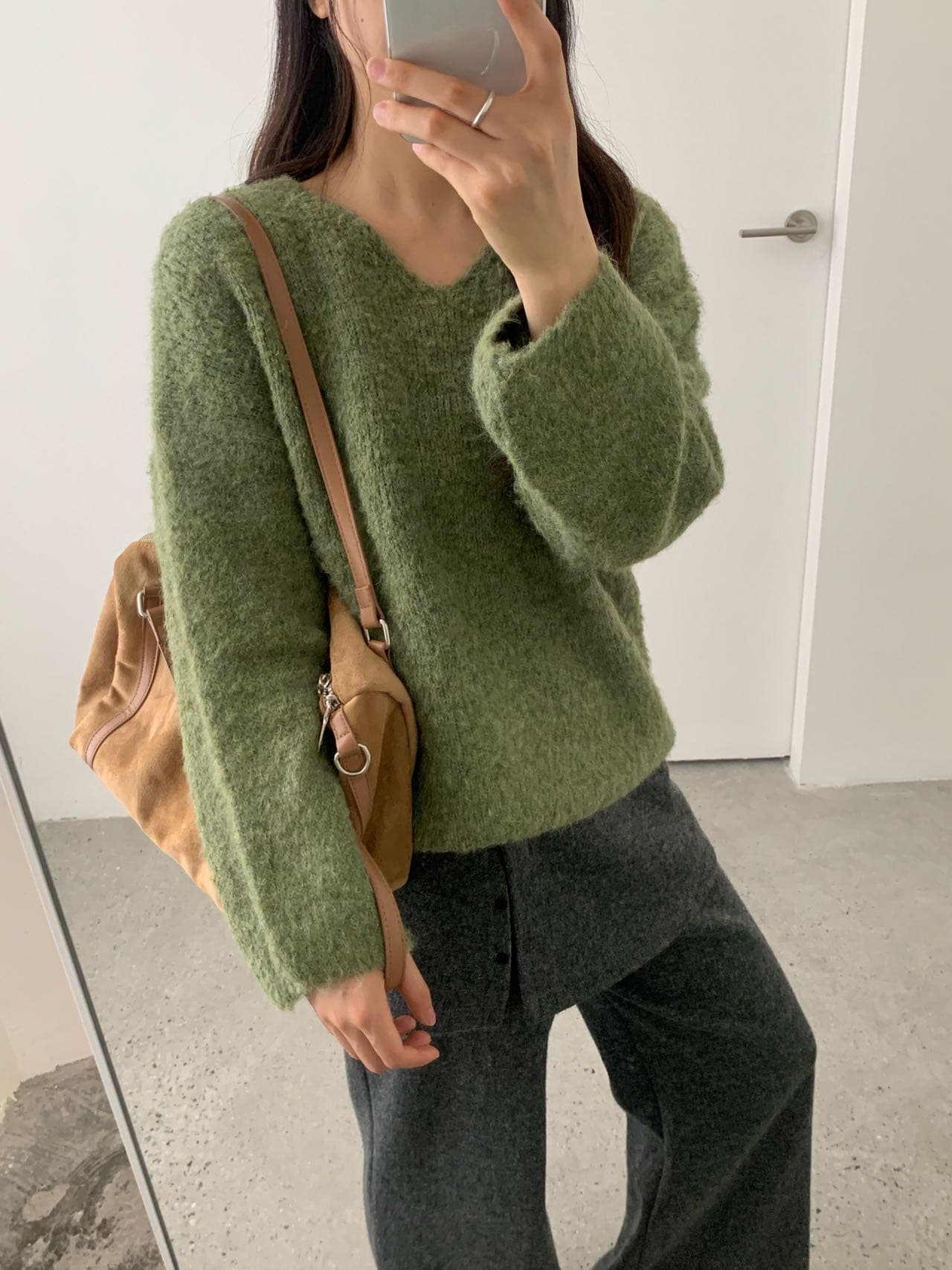 부드러운 찹쌀 V넥 쇼트 스타일 스웨터 여자 가을 겨울 기타 색상 느긋한 바람 루즈핏 풀오버 니트 셔츠 표시 화이트 분위기 센스 맨위 상세 이미지 16