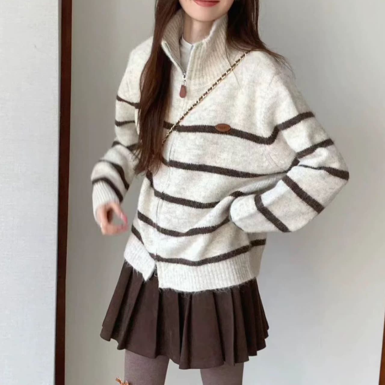 한 부서 레트로 스트라이프 하프 지퍼 스웨터 여자 폴로 칼라 와이드 부드러운 찹쌀 배색 캐주얼 풀오버 니트 맨위