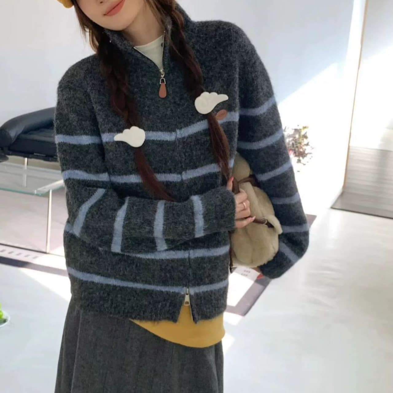 한 부서 레트로 스트라이프 하프 지퍼 스웨터 여자 폴로 칼라 와이드 부드러운 찹쌀 배색 캐주얼 풀오버 니트 맨위 상세 이미지 4