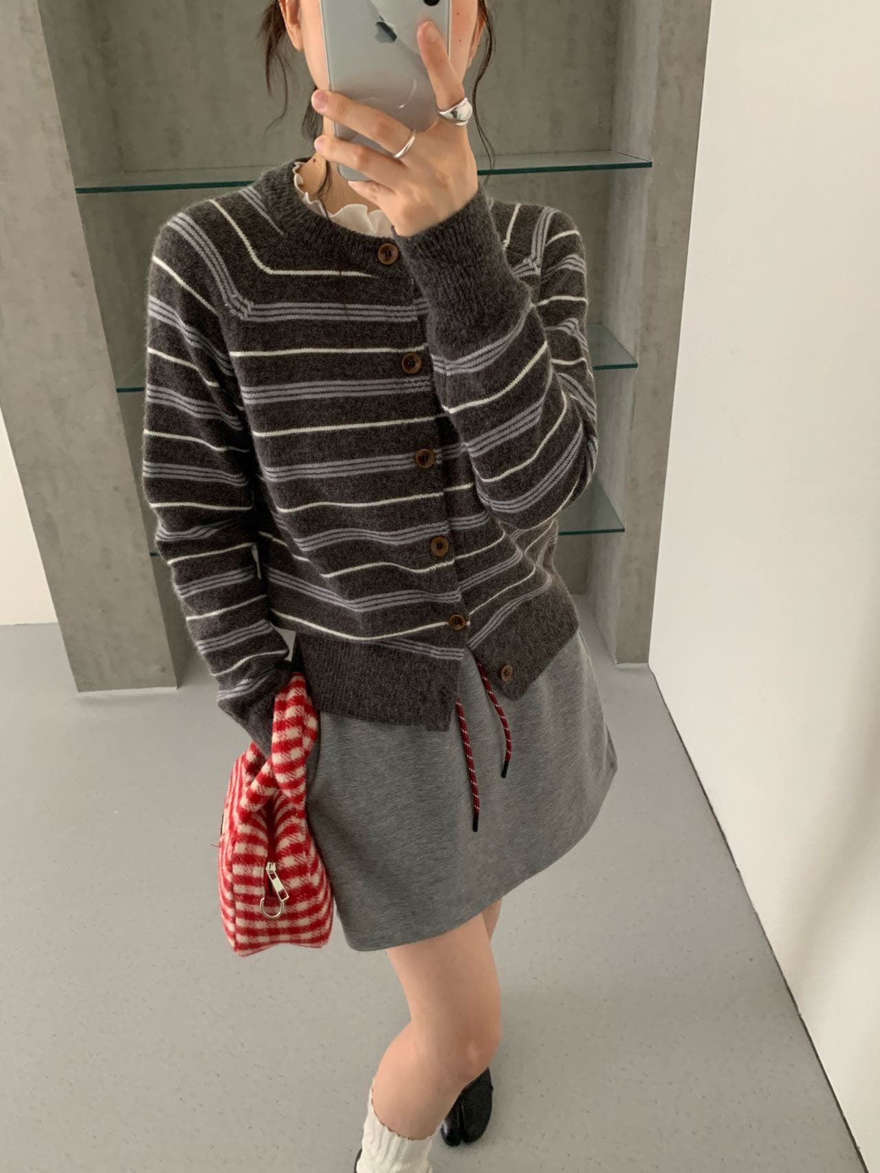 한 부서 미니멀리즘 레트로 스트라이프 스웨터 여자 기타 색상 시스템 쇼트 스타일 라운드 넥 루즈핏 슬림해 보이는 일상 외부 가져 가라. 니트 스웨터 상세 이미지 2