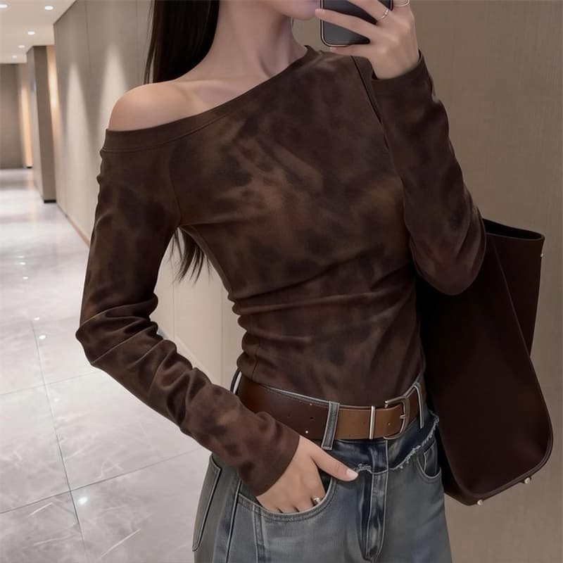 있음 보호 봄 새로운 순수한 욕망 바람 비스듬한 칼라 디자인 센스 레오파드 무늬 티셔츠 여성 몸매 가꾸기 슬림해 보이는 긴팔 맨위 인사이드 가져 가라.
