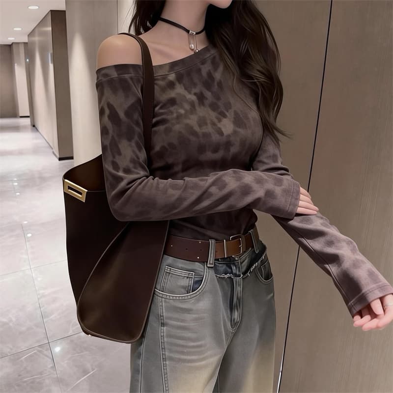 있음 보호 봄 새로운 순수한 욕망 바람 비스듬한 칼라 디자인 센스 레오파드 무늬 티셔츠 여성 몸매 가꾸기 슬림해 보이는 긴팔 맨위 인사이드 가져 가라. 이미지 4