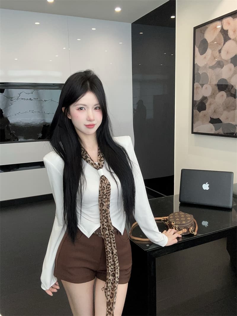 실사 봄 새로운 핫걸 레트로 레오파드 무늬 넥타이 불규칙 몸매 가꾸기 긴팔 티셔츠 여성 셔츠 만나는 작은 셔츠 상세 이미지 8