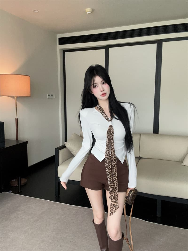실사 봄 새로운 핫걸 레트로 레오파드 무늬 넥타이 불규칙 몸매 가꾸기 긴팔 티셔츠 여성 셔츠 만나는 작은 셔츠 상세 이미지 13