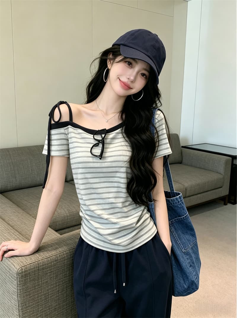 있음 보호 여름 켜기 새로운 휴식 센스 한 부서 스트라이프 배색 비스듬한 어깨 칼라 스트랩 반팔 티셔츠 여성 셔츠 이미지 2