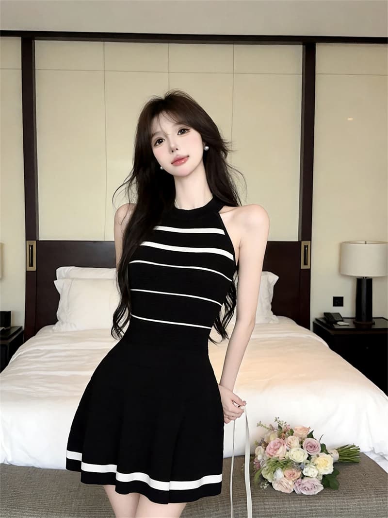 있음 보호 이른 가을 새로운 민소매 여성 드레스 여름 고급 센스 품격 홀로우 아웃 허리 수축 치마 니트 원피스 상세 이미지 10