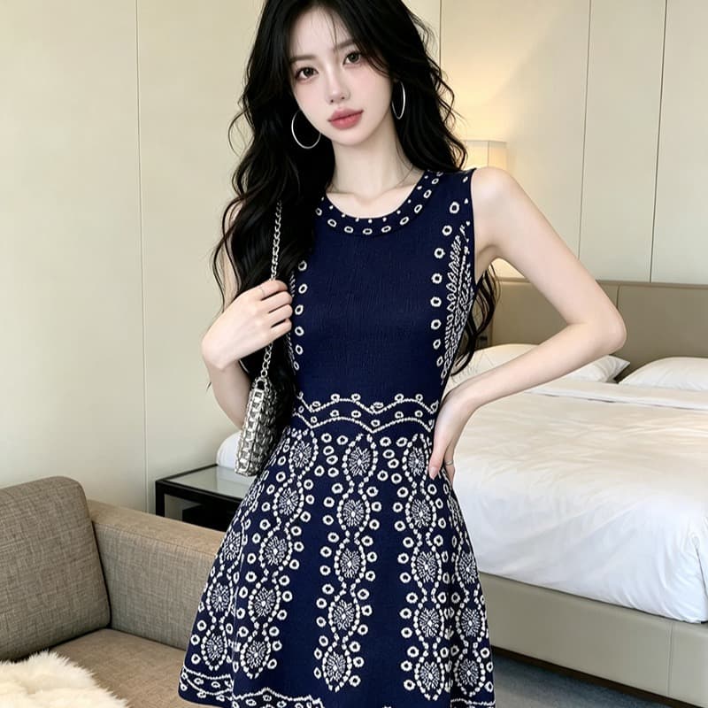 있음 보호 이른 가을 패션 작은 샤넬 스타일 품격 천 골드 센스 파란색 민소매 니트 여성 드레스 트렌디 이미지 5