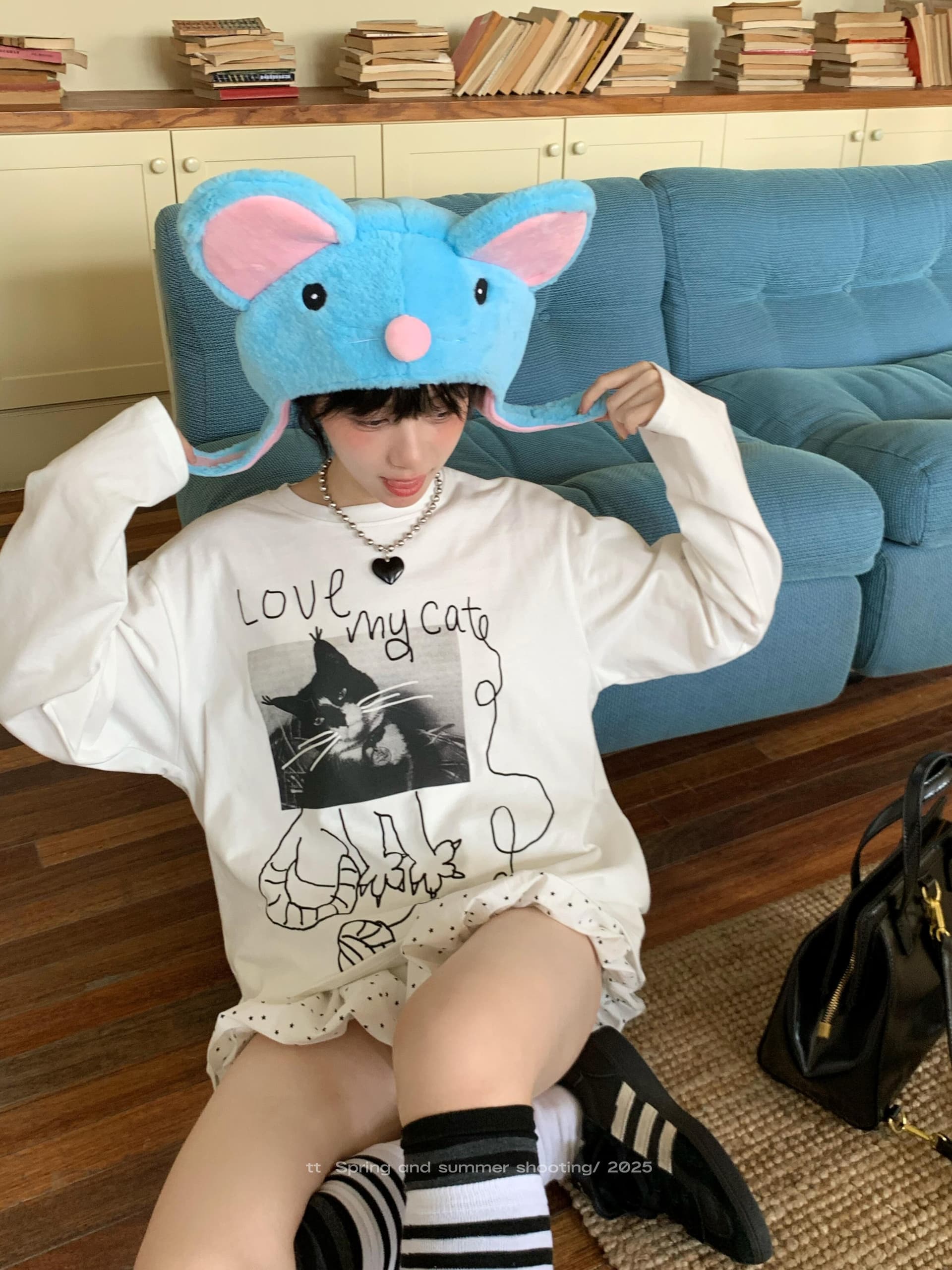 일본식 레트로 멩 애완 동물 재미있는 작은 검은 고양이 프린트 루즈핏 라운드 넥 화이트 긴팔 티셔츠 여성 셔츠 가을
